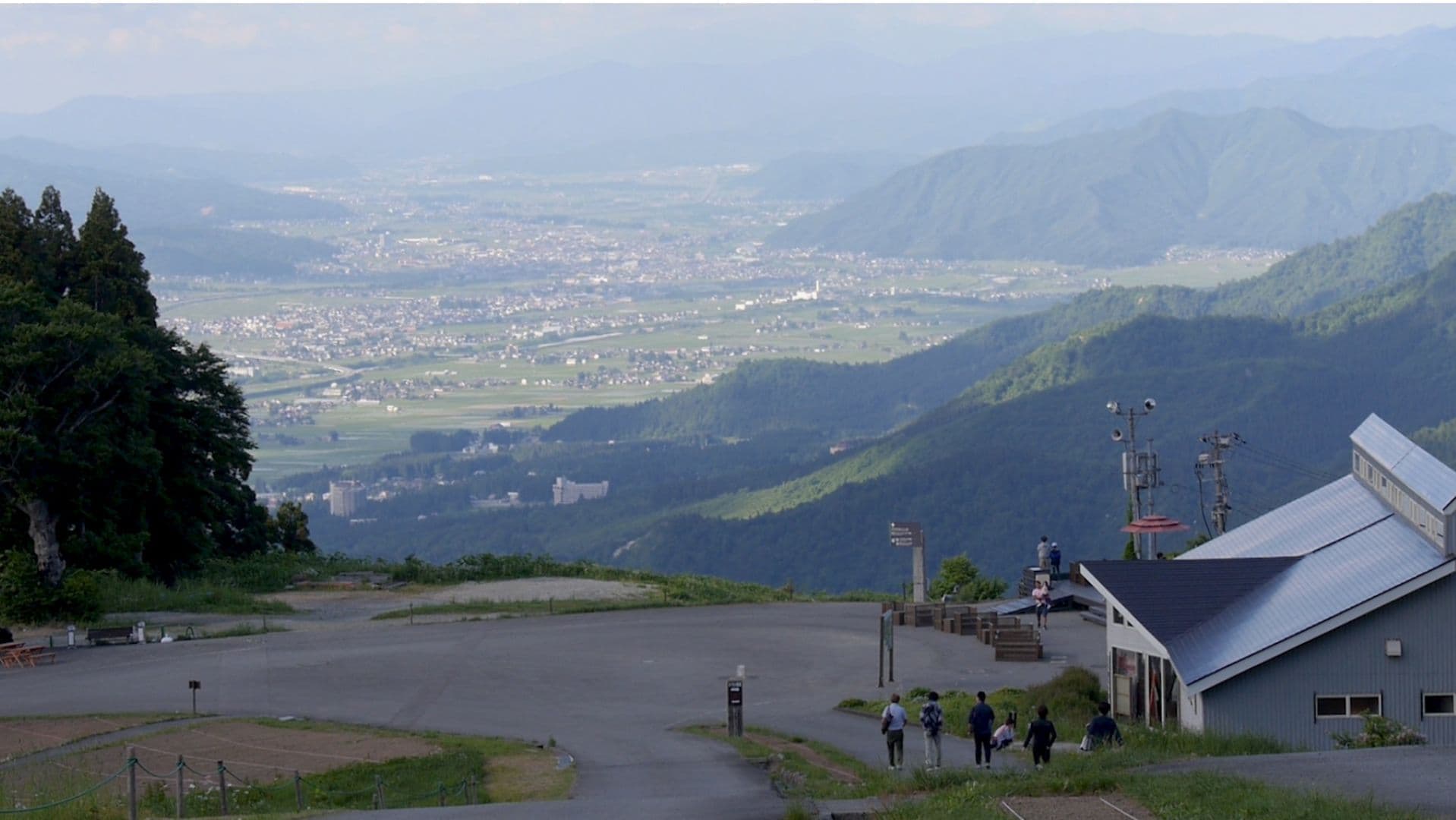 湯沢高原から見る湯沢の町